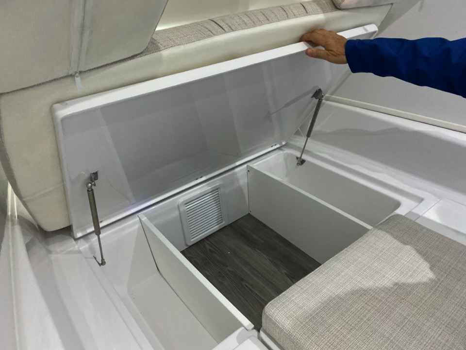 Sportsman 352 Console storage